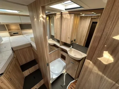 Hymer ML-T 580 -SEPARATE BEDS - AUTOMATIC photo: 16
