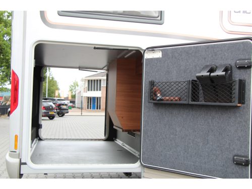 Carthago Chic C-Line I 4.9 LE-L Single beds + Pop-top roof  photo: 14