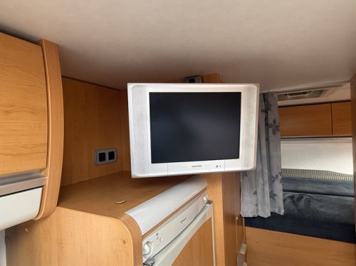 Hymer C 644 alcove transverse bed+bunk bed full options in very neat condition air conditioning awning TV electric dish 2x solar panels large garage inverter tow bar photo: 15