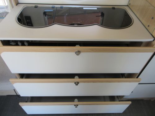 Dethleffs Aero 470 FR WITH MOVER AND FIXED AWNING photo: 10