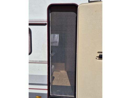 LMC Luxus 490 P Awning - Fold-over bed  photo: 20
