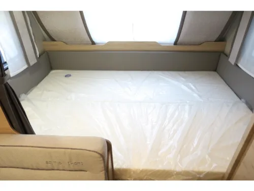 Weinsberg CaraOne Edition HOT 480 QDK Etagenbett Festbett Sitzgruppe Foto: 6