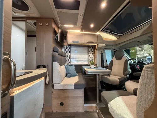 Knaus Van TI 650 MEG Automatik / Niveauregulierung Foto: 9