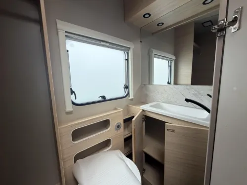 Weinsberg CaraLife 500 QDK Etagenbett / Querbett  Foto: 12