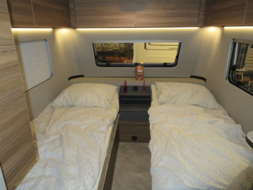 Eriba Feeling 470 COMPACT SINGLE BEDS!! photo: 3