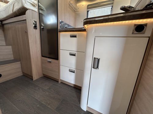 Laika Kosmo 209 single beds + pop-top roof  photo: 11