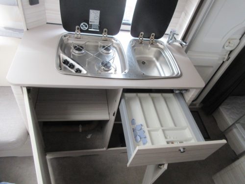 Dethleffs C'Joy 480 QLK FAMILIENWOHNWAGEN, VORZELT  Foto: 13