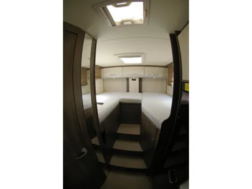 B&uuml;rstner Ixeo Time IT 726 G Single beds, Pop-top roof. photo: 13