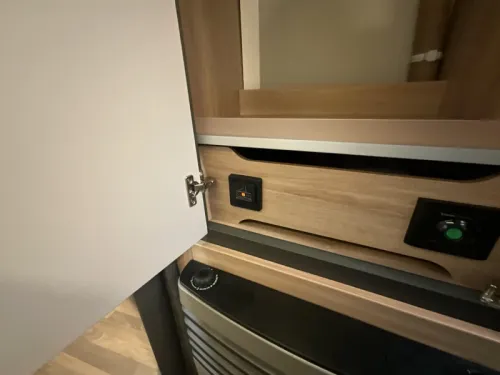 Knaus Sport Platinum 450 FU AKTION MODELL-FRANZ&Ouml;SISCHES BETT Foto: 11