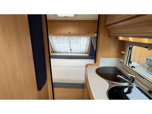 Hobby De luxe Easy 450 UF Querbett Rundsitzgruppe Toilette Foto: 10