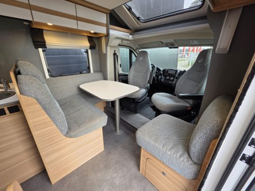 Dethleffs Just 90 T 7052 DBM Queensbett / Hubbett Foto: 10