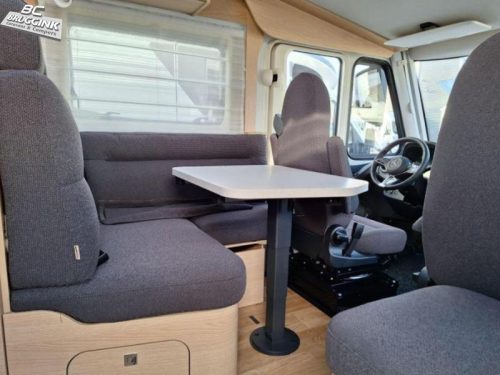 Hymer B-MC I 600 SINGLE BEDS + PULL-DOWN BED photo: 2