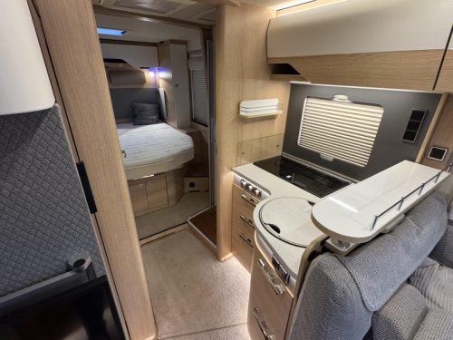 Hymer BMC-I 690 Queen bed-Pull-down bed-Mercedes photo: 9