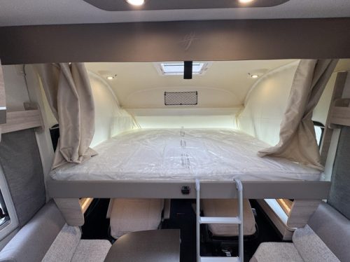 RAPIDO 896 F Automatik - Queensize-Bett Foto: 18
