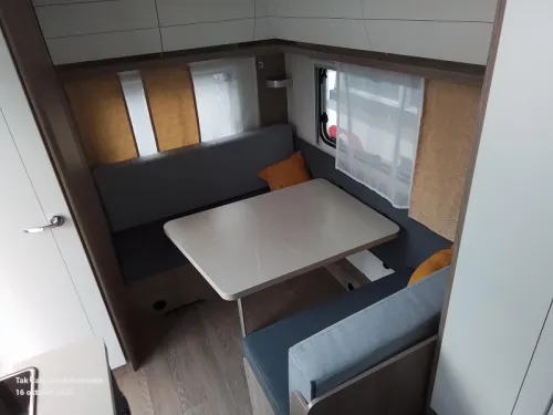 Hobby On Tour 390 SF compact caravan photo: 5