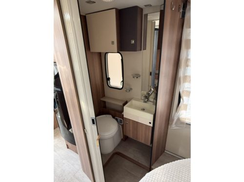 Chausson Flash 718 EB French bed+pop-top roof bicycle rack solar panel electric dish tv mosquito net remis plisse photo: 19
