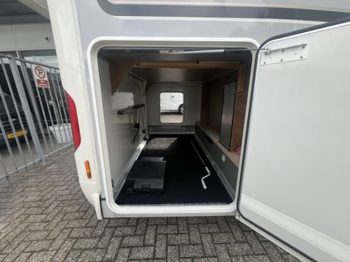 Carthago C-Tourer I 144 QB Fixed bed + Pop-top roof Towing hitch Roof air conditioning photo: 20