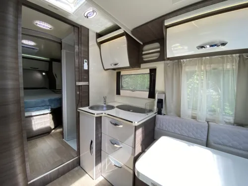 McLouis Yearling 81G Limited Edition Roof air conditioning | Holiday ready photo: 9