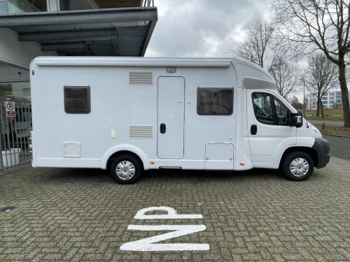 Sunlight Capron Libert&eacute; VIP 690 VIP FRENCH BED+PULL-DOWN BED ROOF AIRCO photo: 5