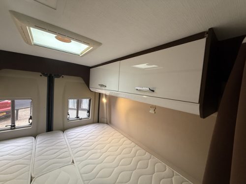 Karmann davis 620 9 speed automatic van conversion 141 hp euro 6 single beds awning flyscreen door swivelling bike rack solar panel photo: 19