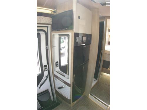 Mobilvetta Kea 90 I Queen bed, Drop-down bed, Garage photo: 11