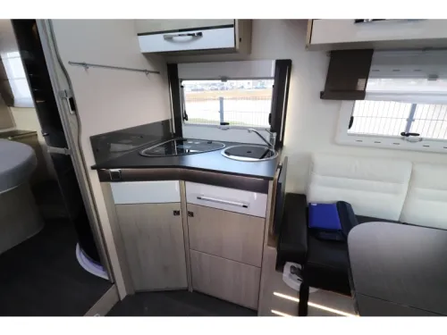 Chausson Titanium 738 XLB QUEENSBED + POP-TOP ROOF photo: 14