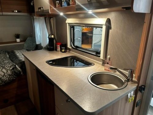 Weinsberg CaraOne Edition HOT 420 QD Klimaanlage, Rangierhilfe, Markise  Foto: 3