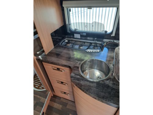 Knaus Sky TI 700 MEG E&P leveling system photo: 7