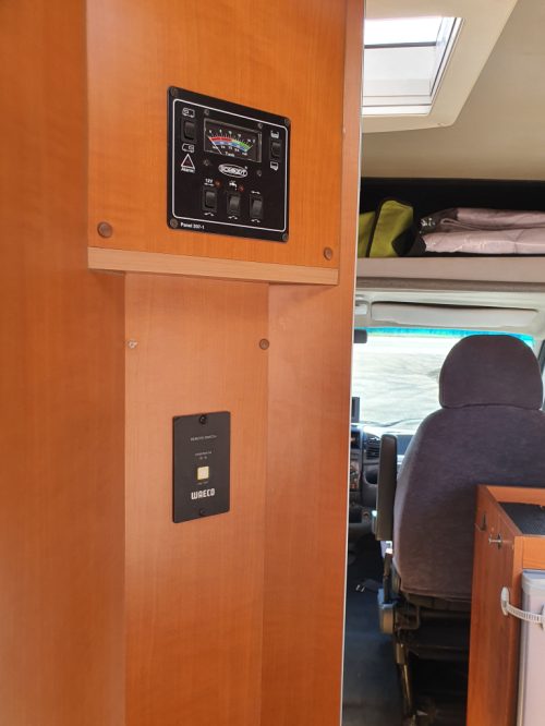Citro&euml;n Jumper 2.2 HDI Van conversion | Cruise control photo: 15