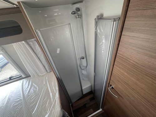 Weinsberg CaraSuite 700 ME Ba&ntilde;o en suite sin cama elevable foto: 11