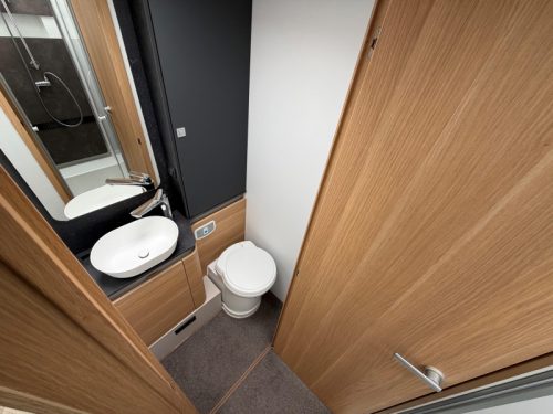 Adria Coral Plus 670 DL LEVEL/LITHIUM/WECHSELRICHTER Foto: 9