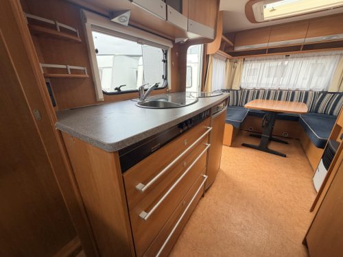 Dethleffs Camper Lifestyle 590 S Queensbed Airco Zelt Foto: 9
