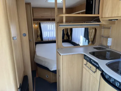 Dethleffs Camper 450 DB frans bed rondzit toilet  foto: 1