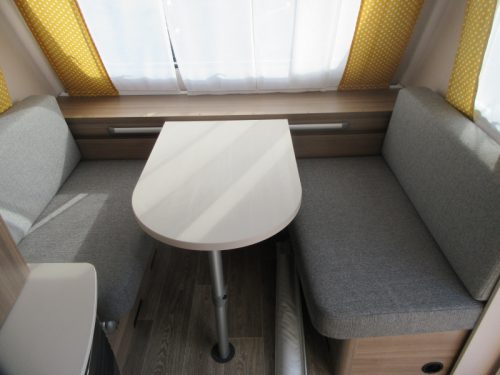 Dethleffs C'Joy Active 460 LE WITH MOVER AND AWNING photo: 6