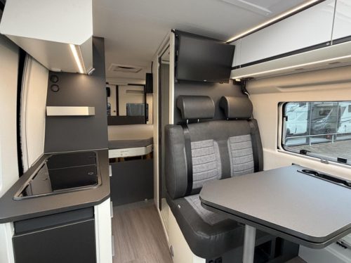 Adria Twin Supreme 640 SGX Solarpanel Skyroof Markise LED TV Foto: 10
