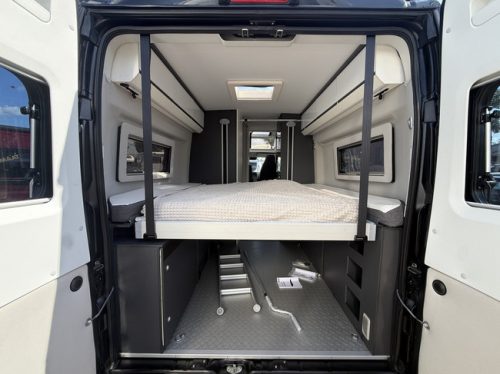 Adria Twin 640 SGX Supreme 9 traps automaat full options 160 pk elktr lengte hefbed luifel trekhaak eltr schotel tv leder foto: 7