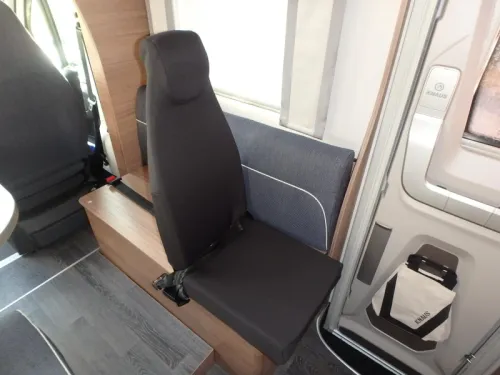 Knaus L!ve Wave 650 MF Niederl&auml;ndisch mit Historie  Foto: 9