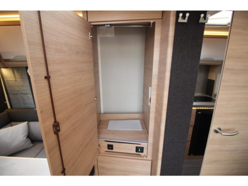 Knaus Sudwind Black Selection 500 EU Single beds & round seating! photo: 16