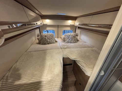 Carthago Malibu 600 LE SINGLE BEDS + POP-TOP ROOF 9T AUTOMATIC photo: 2