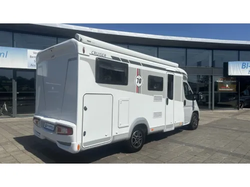LMC Cruiser V 646 G 70jr Jubileum-Autom-NAVI  photo: 2