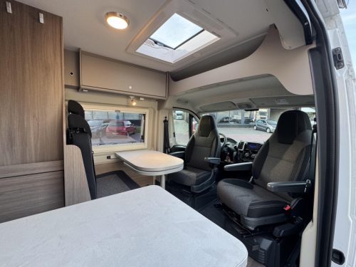 Carado CVE 640 8T Automatic-Longitudinal beds photo: 16