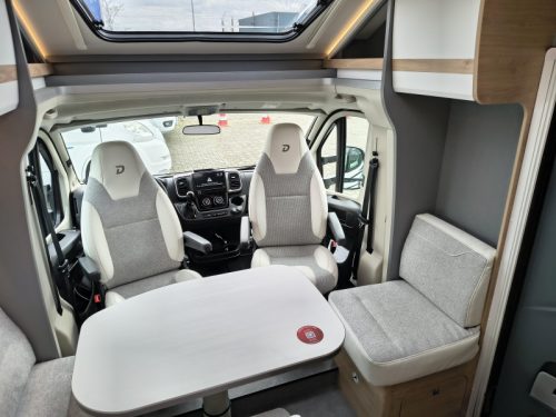 Autocaravana Dethleffs Just Camp T 7052 EB Active - autom&aacute;tica foto: 3