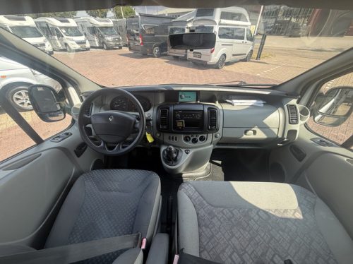 Renault traffic bus camper professionally converted pop-top air conditioning cruise control 2 berths awning Thule photo: 7