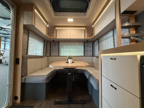 Knaus Sport 450 FU Rundsitzgruppe / Franz&ouml;sisches Bett  Foto: 11
