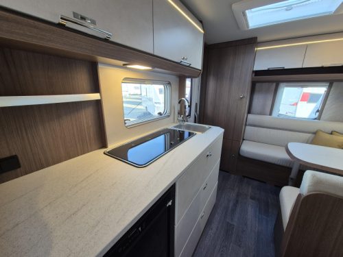 Tabbert Cazadora 420 QD 2.3 Layout with mega kitchen! photo: 9