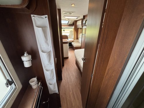 ELNAGH Prince 590L - 2011 - Luxury Semi-integrated - 86,000km Prince 590L photo: 12
