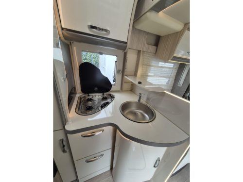 Elnagh T-Loft 450 Transverse bed and pop-top roof  photo: 13