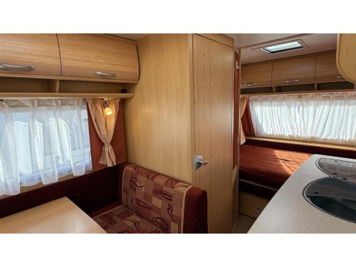 Dethleffs Camper 440 DB Querbett Sitztoilette Foto: 4
