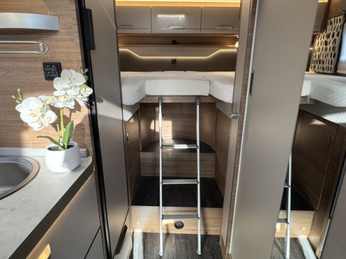 Knaus Van TI Vansation 650 MEG AUTOMAAT 9-Traps 140 pk Euro6 Fiat Ducato 9 **Einzelbetten/Satelliten-TV/Navi/Kamera/2x Lithium/Anh&auml;ngerkupplung Foto: 16