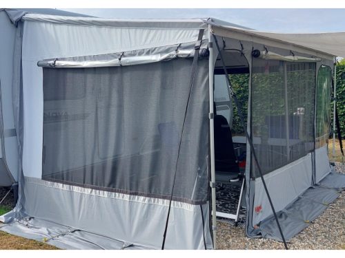 Eriba Nova 530 GL Markise, Rangierhilfe, Klimaanlage Foto: 17